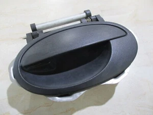 GENUINE 2005 HOLDEN BARINA XC 3D CD 1.4L 2001-2005 Left Outer Door Handle - Picture 1 of 12