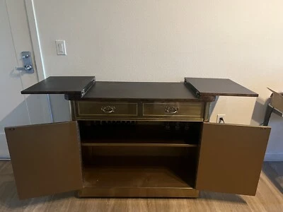 RARE VINTAGE Master Craft Grand Rapids Brass & Burl Wood Side Board/Bar - Image 1 of 4