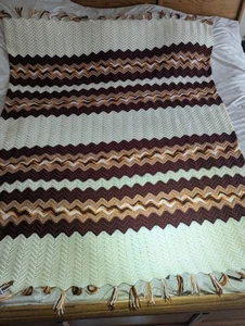 Handmade Crochet Blanket 60"X54" Granny Throw Blanket Chevron Zig Zag Vtg 70s - Picture 1 of 6