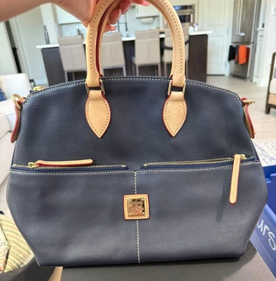 Bolso de Mano Dooney & Bourke Dillen Grande de Cuero Doble Bolsillo Azul Marino Tostado Foto 1 de 4