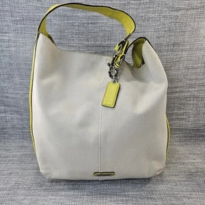 Coach Avery Hobo Canvas/Leder Schultertasche mit Hängeetikett Nr. M1380-F28911 - Bild 1 von 15