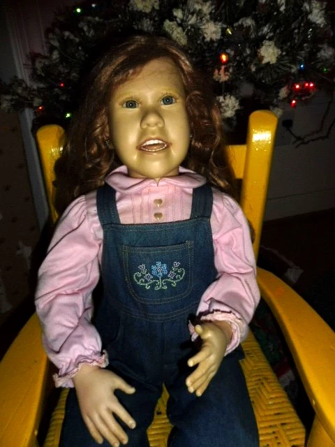 ASHTON DRAKE/JULIE FISCHER  VINYL & CLOTH "HANGING OUT WITH HANNAH" 30 INCHES - Image 1 of 4