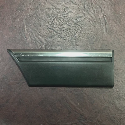 Moldura de carrocería Mitsubishi Galant Sigma 4ta generación lado derecho derecha genuina NOS Foto 1 de 4