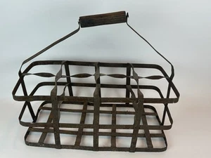 Antigua caja portabotellas de metal 6 ranuras mango de madera rústico decoración de granja - Imagen 1 de 22