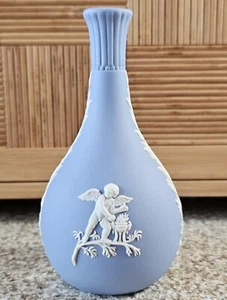 Vintage 1970s Wedgwood Blue Jasperware Bud Vase Cherubs Art 1970's - Picture 1 of 6