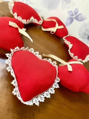 Guirnalda redonda de tela de San Valentín corazón vintage cinta acento corazones de amor  Foto 1 de 4