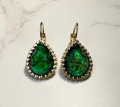 Pendientes de latón simulados con palanca trasera esmeralda verde corte pera de 4 quilates  Foto 1 de 3