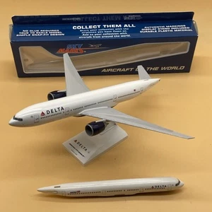 Skymarks SKR374 Delta 777-200 1/200 Scale Plane w/ Stand - Missing Pieces - Picture 1 of 14