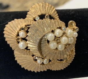 Vintage Marvella Faux Pearl Rhinestone Gold Tone Brooch - Estate Costume Jewelry - Picture 1 of 4