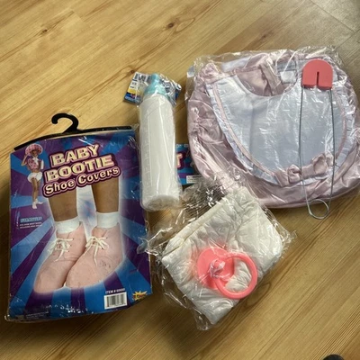 Copriscarpe, pannolino, costume bambino rosa - taglia 16 bambina, biberon nuovo con etichette - Immagine 1 di 4