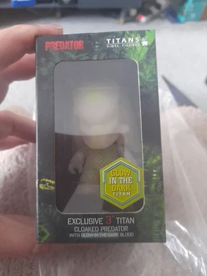 Titan 3" San Diego Comic Con Exclusive Cloaked Predator Glow In The Dark - Image 1 of 4