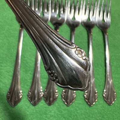 Lot of 7 Salad Forks Oneida USA BITTERSWEET REPOSE 1881 Rogers Stainless Flatw - Image 1 of 4