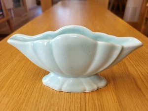 Small Pale Green Mantle Vase In The Style Of Sylvac - Picture 1 of 7