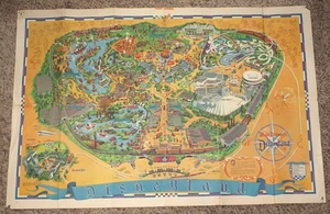Vintage 1968 Disneyland Theme Park MAP Souvenir * Anaheim CA * READ Details - Bild 1 von 13