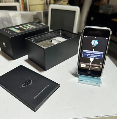 Apple IPhone 2g 8Gb prima generazione w/original Box - Immagine 1 di 4