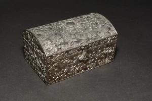 Vintage foliate embossed metal jewel casket dome top box E - Picture 1 of 10
