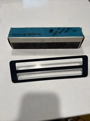 NOS New GM 488880 1973 Pontiac Bonneville Catalina Rear Side Marker Lamp Bezel - Imagem 1 de 4