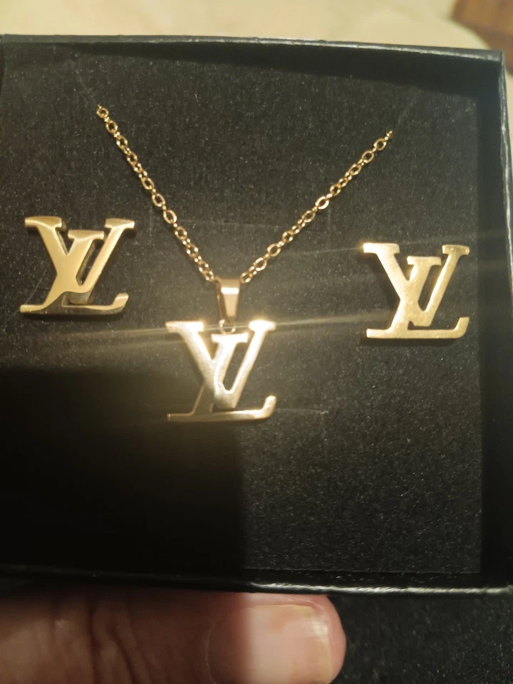 Juego de collar pendientes clásicos LV Foto 1 de 1