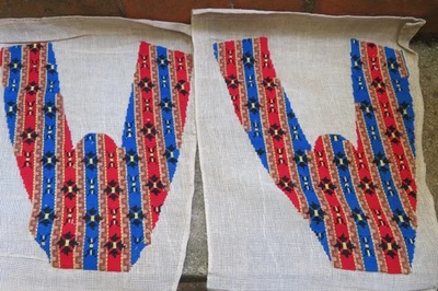 MOTIFS brodés POINT COMPTé anciens pour PAIRE de PANTOUFLES INSOLITE - Photo 1/4