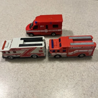 2 Matchbox Fire Hazard Squad Hazmat Trucks 1 Maisto Truck Very Good Condition - Image 1 of 4