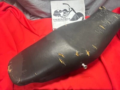 Assento completo Triumph Sprint ST 2000 - Imagem 1 de 4