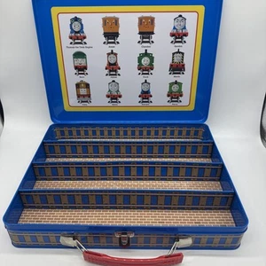 DE COLECCIÓN SCHYLLING THOMAS & FRIENDS METAL/ESTAÑO TREN/TRANSPORTAR TODO ESTUCHE - 1999 - Imagen 1 de 16