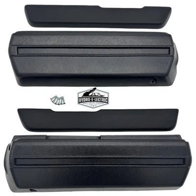 Conjunto de almofadas e bases para descanso de braço dianteiro - Par - Preto - para modelos de férias Oldsmobile 1968 - Imagem 1 de 4