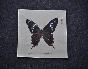 Lona de aguja pintada a mano Petit Point Penélope rosa mariposa - Imagen 1 de 4