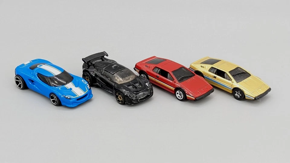 Hot Wheels Lotus Lot 2014 Esprit S1 2000 Concept & 2003 Elise 1:64 Diecast Cars - Image 1 of 4