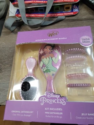 Wet Disney Princess Tiana Limited Ed. Detangling Accessory Bundle Brush 7pcs - Image 1 of 2