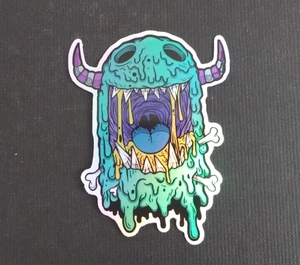 Monster Blob mit Hörnern glänzend Aufkleber 2,5" x 1,78" (AH) - Bild 1 von 2