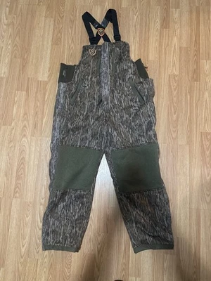 Baberos silenciadores drake no típicos con agion. A prueba de viento en camuflaje de fondo  Foto 1 de 4