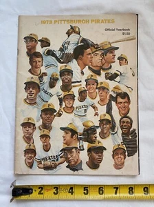 Piratas de Pittsburgh 1973 Anuario Oficial MLB Roberto Clemente Willie Stargell - Imagen 1 de 7