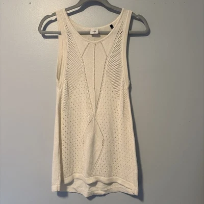 Camiseta sin mangas Cabi blanca tejida tenis suéter pequeña capa sin mangas ganchillo informal Foto 1 de 4