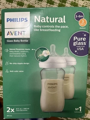 Paquete de 2 biberones de vidrio Philips Avent 8 oz, 1 m+, pezón de respuesta natural Foto 1 de 4