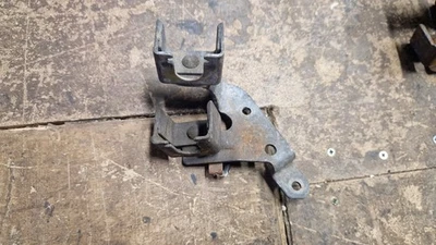 MITSUBISHI LANCER EVO EVOLUTION 5-9 OEM 5 SPEED GEAR SHIFTER CABLE BRACKET - Image 1 of 2