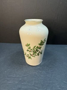 Lenox Holiday Vase 5.75” Tall Holly & Berry Vintage Christmas Porcelain - Picture 1 of 7