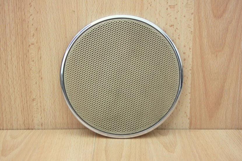 DOOR SPEAKER GRILLE / COVER (CHAMPAGNE / CHROME RIM) - Jaguar X-Type 2003-2010 - Image 1 of 1