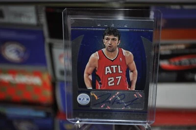 2013-14 Totally Certified Signatures Totally Blue /49 Zaza Pachulia #146 Auto - Image 1 of 2