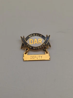 DAUGHTERS OF THE AMERICAN REVOLUTION MEMBER FOR MEMBER SERVICES JE CALDWELL GF  - Image 1 of 4