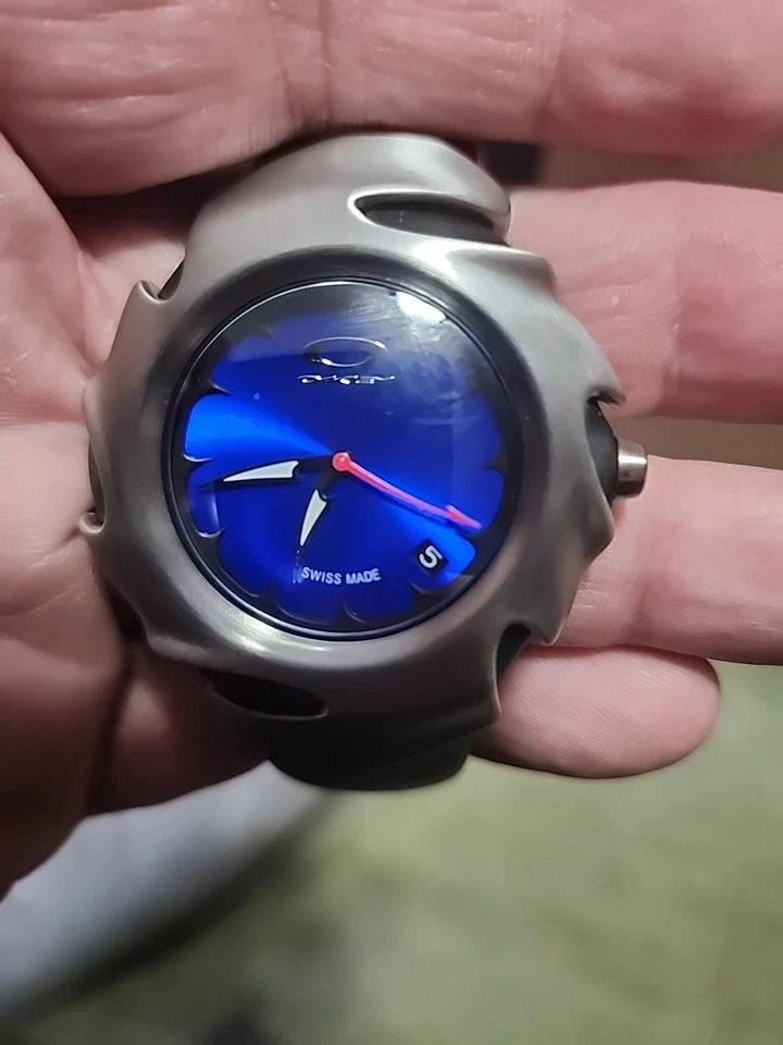 ¡Nuevo! Reloj suizo Oakley Blade 2 - esfera azul Sunburst - acero inoxidable - correa Foto 1 de 4