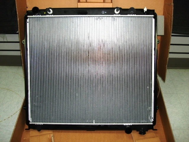 Radiador Toyota Tundra 2004 doble cabina Sequoia 01-04 V8 4,7 L original original original  Foto 1 de 2