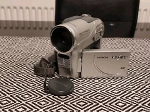 HITACHI DZ-BX35E DVD CAM Multi Format + DVD/SD - SILVER - Picture 1 of 9