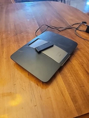 Wireless AC combo Linksys EA6700 Dual-Band Wi-Fi Router + AC1200 Usb3 Wifi Adapt - Image 1 of 4