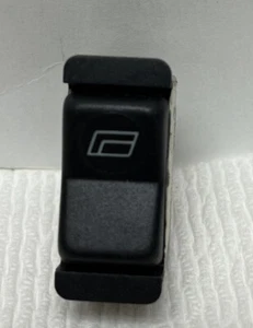 Mercedes-Benz 1977-1993 Rear Right Window Switch #0008208410 - Picture 1 of 4