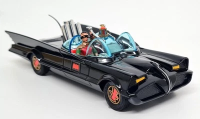 Corgi 12CM Batmobile Batman & Robin Repro 267 Diecast Model Car - Image 1 of 4
