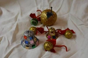 Lote 7 Decoraciones Vintage Oro Brillo NAVIDAD Miniatura ORNAMENTOS - Imagen 1 de 1