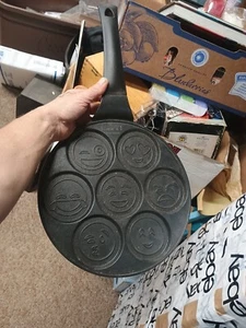 SCS Direct 10 Zoll Emoji Pfannkuchen Pfanne 10 in guter Küche Brandneu hat einige... - Bild 1 von 8