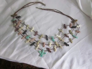 Collana 3 fili nativi americani intagliati Heishi perline Zuni fetish 25" - Foto 1 di 4