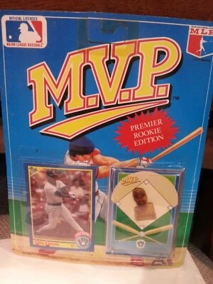 1990 MVP Greg Vaughn Ace Novedad Coleccionista Pin y Tarjeta de Partitura, Nuevo de Lote Antiguo Foto 1 de 3